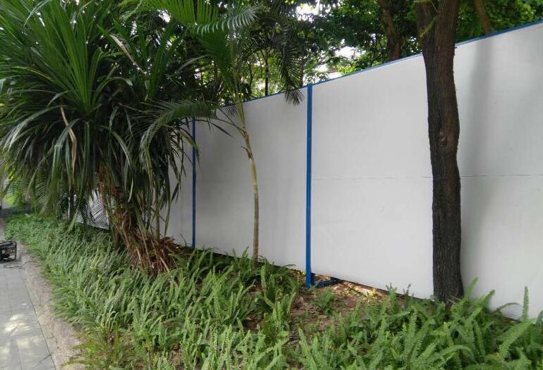 「PVC圍擋廠家」PVC圍擋在施工搭建是要注意哪些問題點？